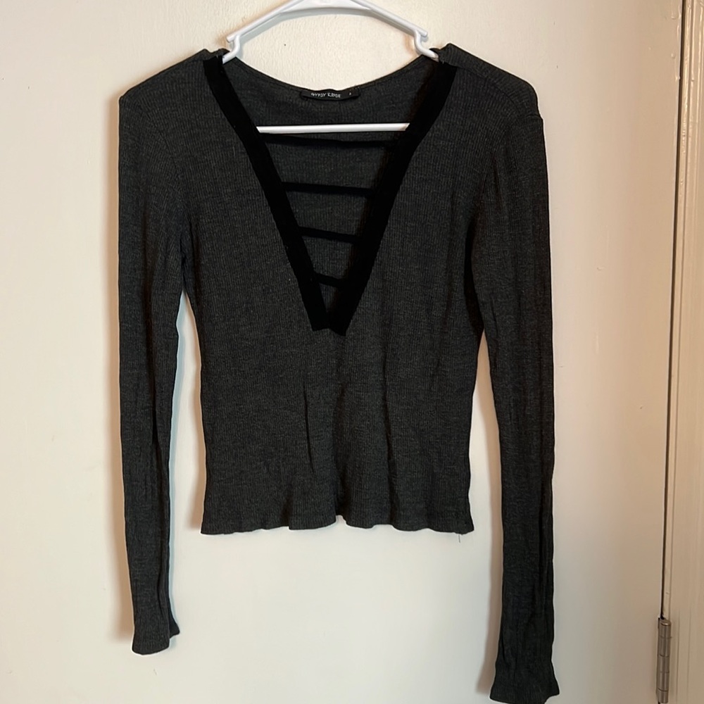 Long sleeve crop with low v-neck detailing